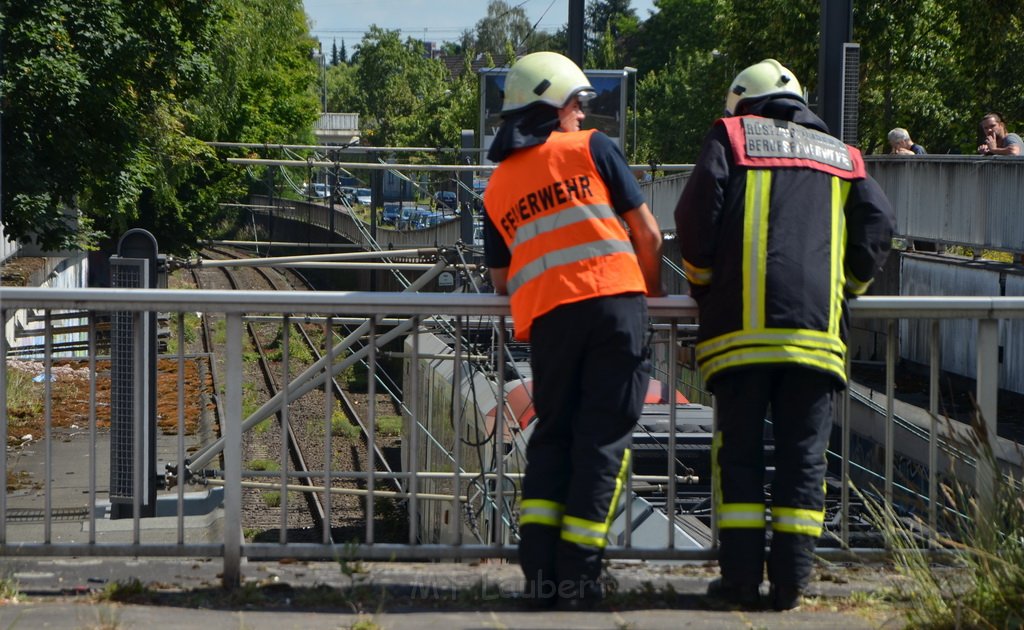 Unfall zwischen zwei KVB Bahnen Koeln Hoehenhaus Im Weidenbruch P075.JPG